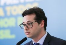 SECOM AMEAÇA PROCESSAR JORNALISTA E CHARGISTA QUE ASSOCIARAM BOLSONARO AO NAZISMO